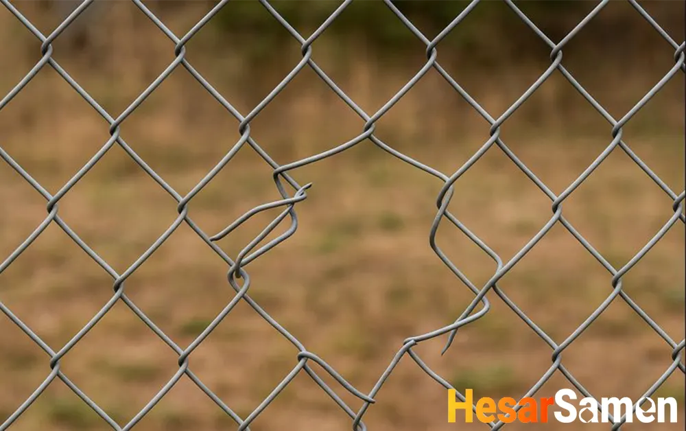 فنس پاره شده را چطور تعمیر کنیم